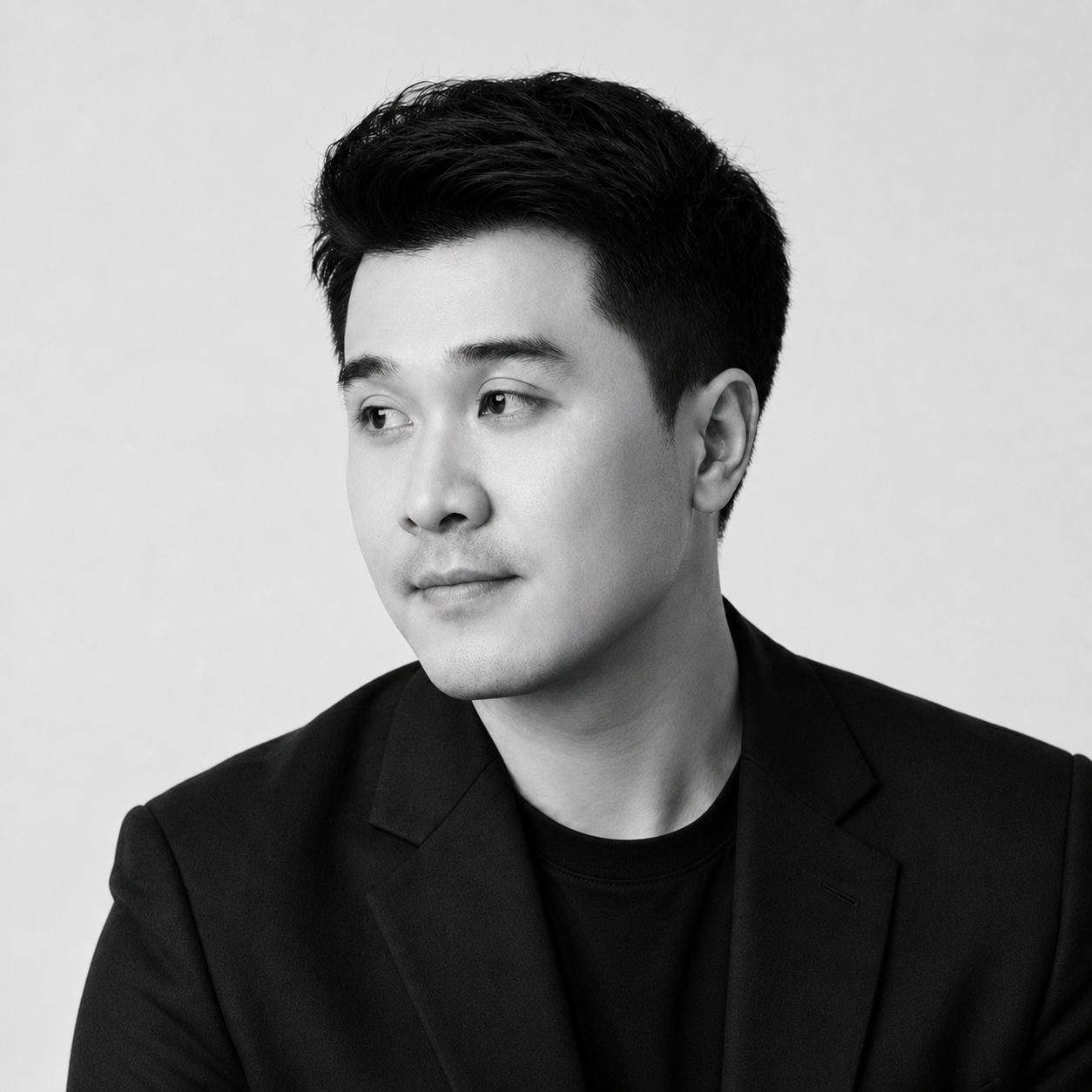 Black-and-white portrait of Ian Cheng